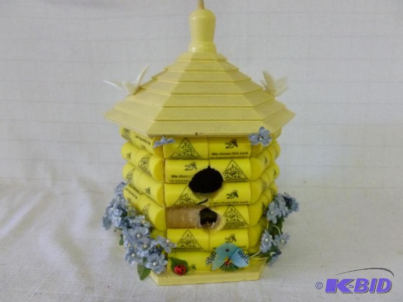 lot 65 image: Decorative Bird House that measures 7" a...