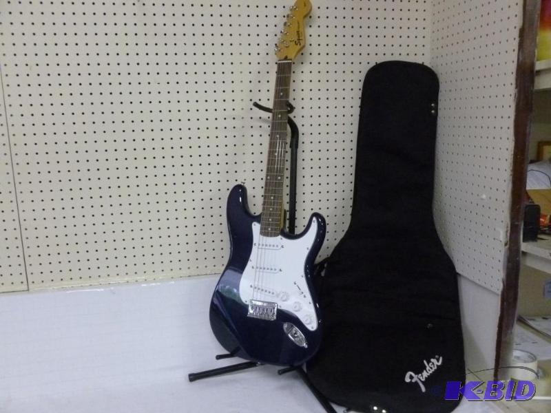 lot 7 image: Fender Squier Bullet six string electric guit...