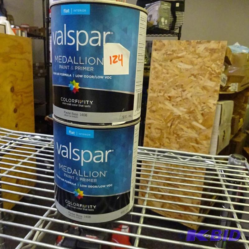 lot 124 image: Qty 8 New Valspar Medallion Interior Flat Lat...
