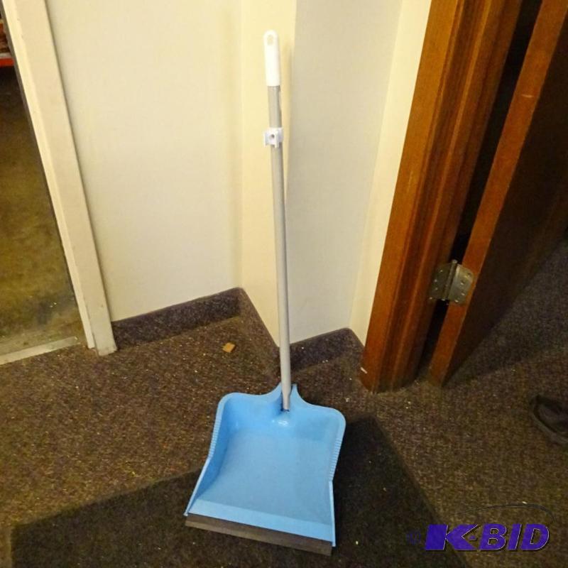 lot 166 image: New Quickie dust pan with 3 ft handle...