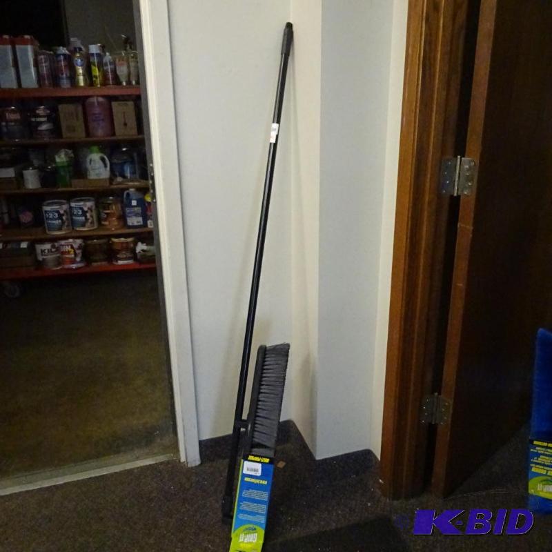 lot 168 image: New Grip-It 24 Multi Purpose Push Broom...
