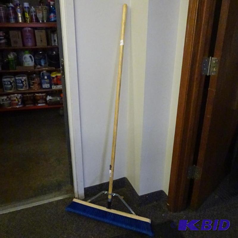 lot 175 image: New Laitner 24in push broom with squeegee...