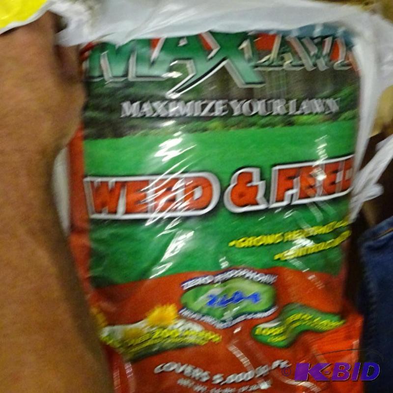 lot 226 image: Approx 16 lbs Max Lawn Weed and Feed covers 5...