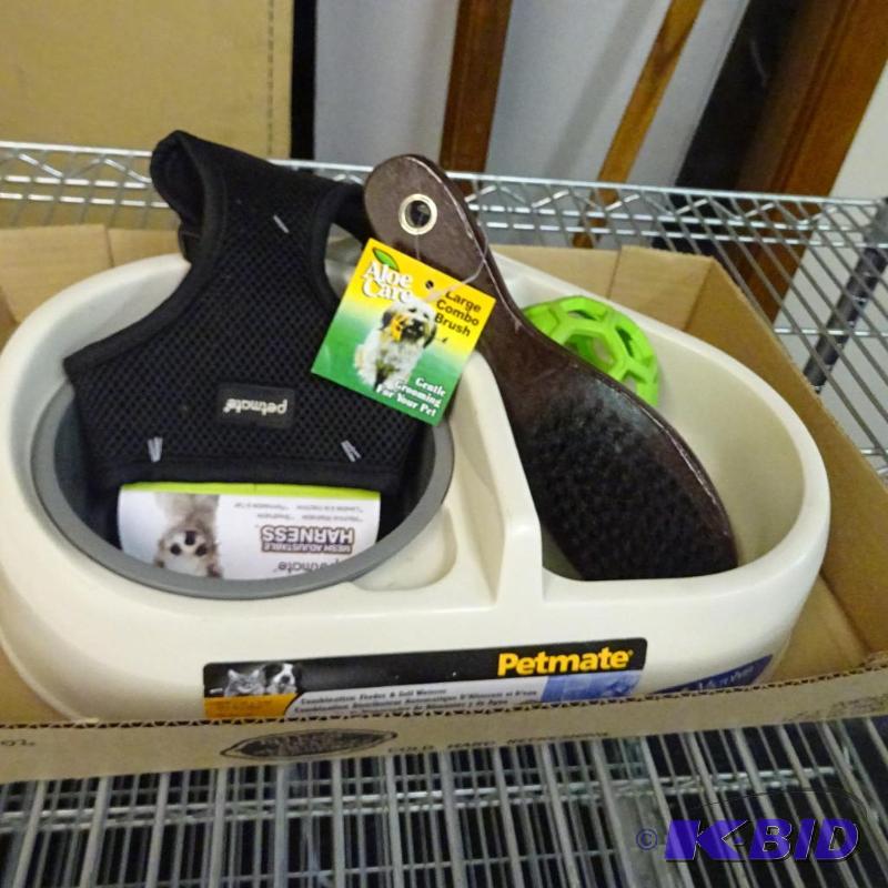 lot 23 image: NEW Pet Lovers Lot incl. Petmate Microban Foo...