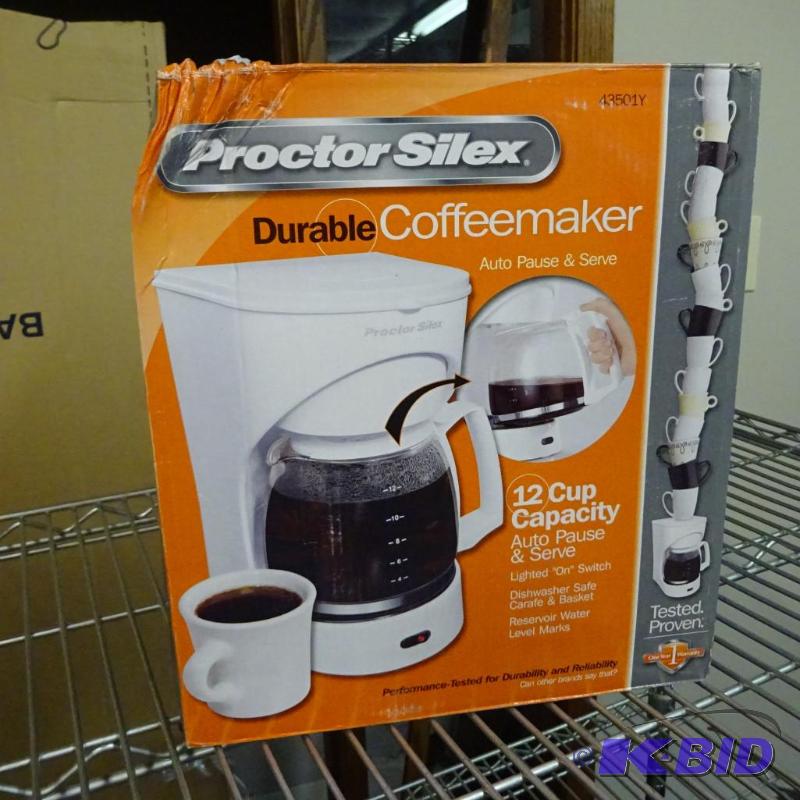 lot 28 image: NEW Proctor Silex Durable 12 cup Coffee Maker...