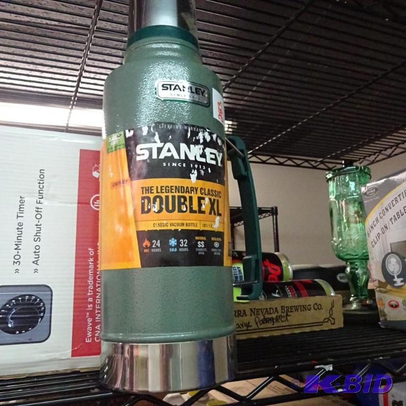 lot 283 image: NEW Stanley Legendary Classic Double XL Vacuu...