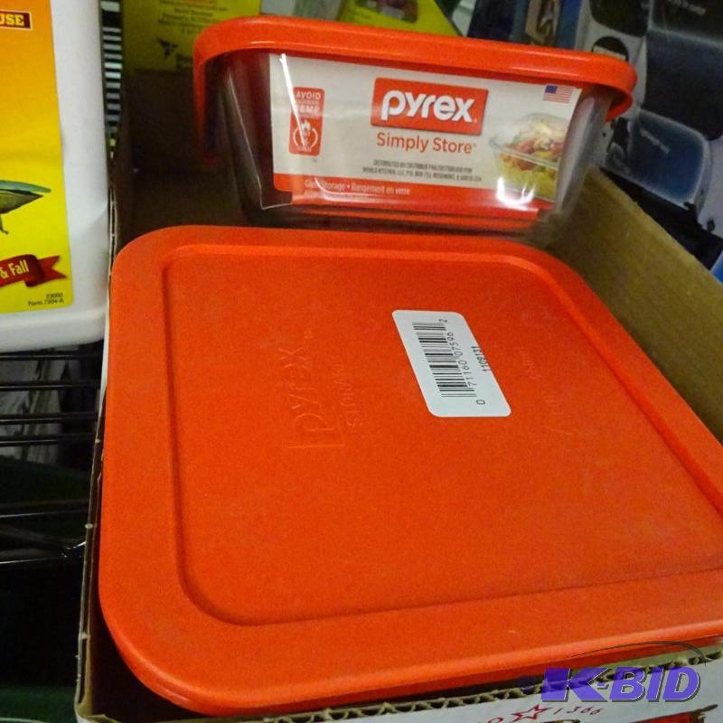 lot 290 image: Qty 2 NEW Pyrex Simply Store 4 cup square gla...
