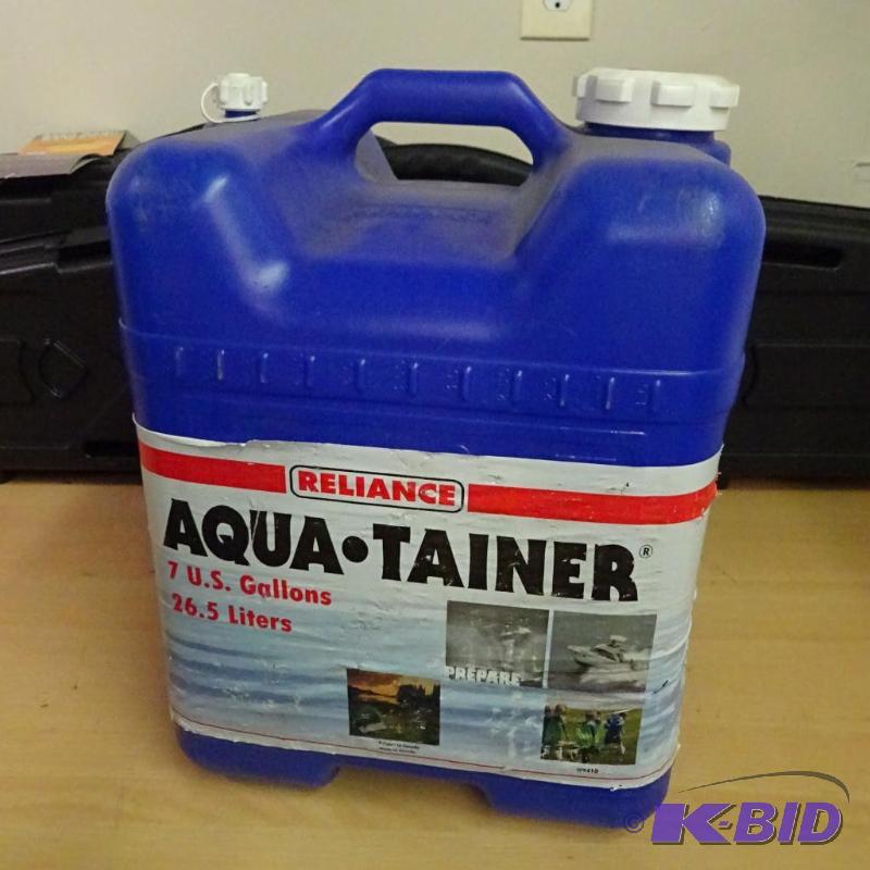 lot 299 image: NEW Reliance Aqua-Tainer 7 gallon (26.5 liter...