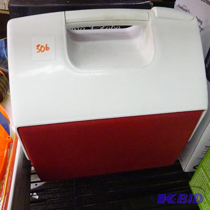 lot 306 image: NEW IGLOO Playmate PAL 7 qt classic cooler...