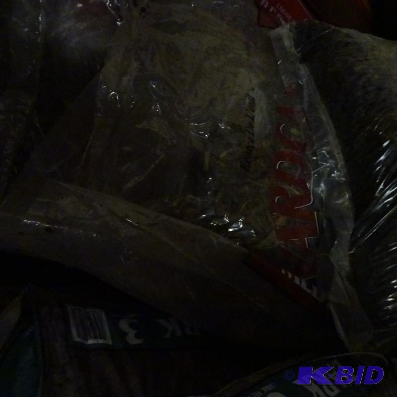 lot 319 image: Qty 8 Bags Western Bark approx 19 cu ft total...