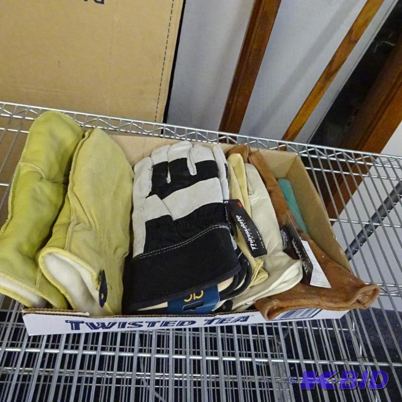 lot 36 image: NEW 3 pair gloves...