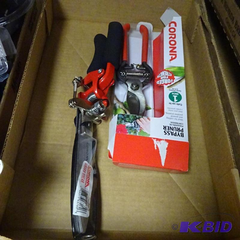 lot 174 image: NEW Bypass Pruning Shears and Grass Shears...