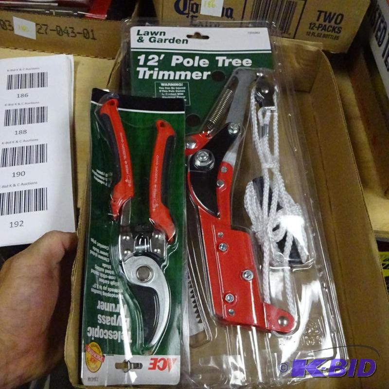 lot 190 image: NEW Lawn and Garden Lot incl Telescopic Bypas...