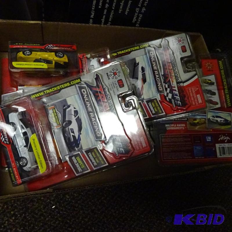 lot 271 image: Qty 5 New lot of Tracksters 164 scale die ca...