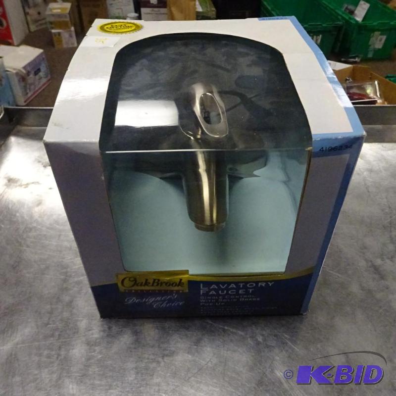 lot 35 image: NEW in box Oak Brook Collection Bathroom Fauc...