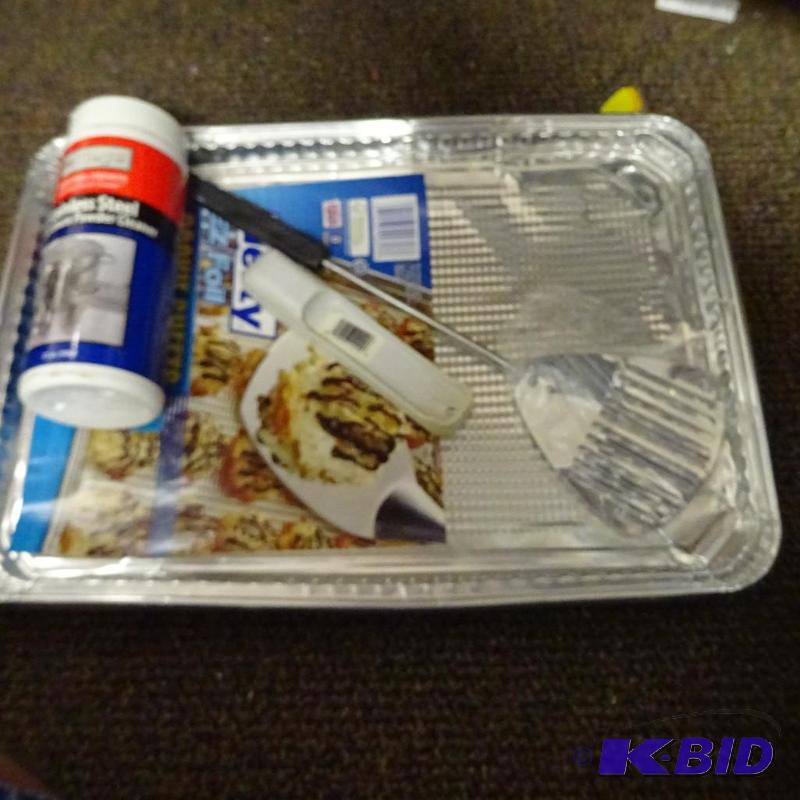 lot 78 image: NEW Kitchen Lot incl. 4 aluminum cookie sheet...