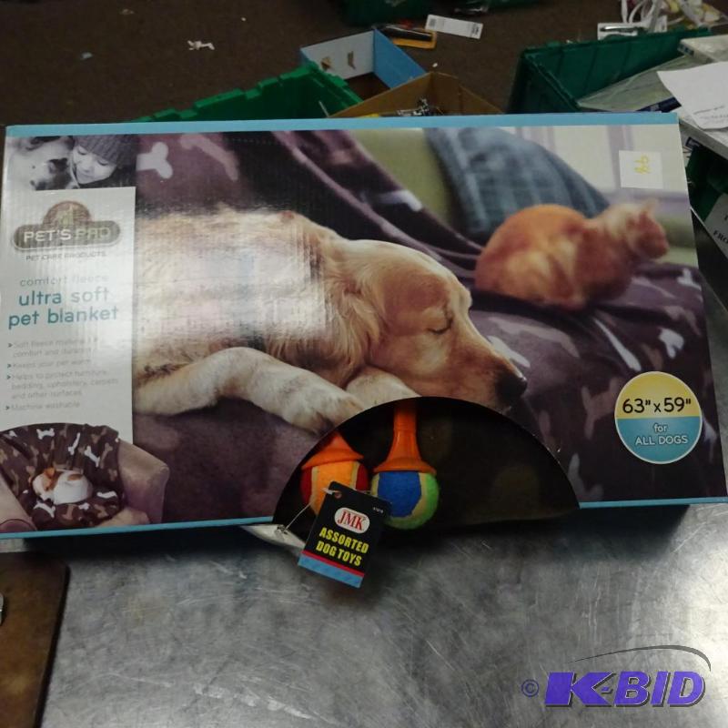 lot 98 image: NEW Dog Lovers Lot incl. Ultra Soft Pet Blank...
