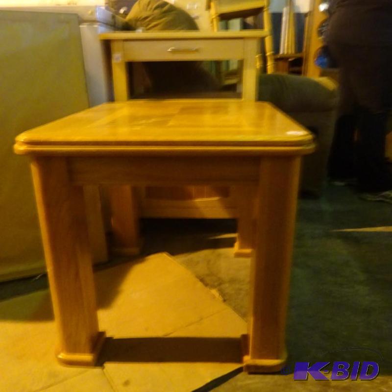 End table. 24 x 27 x 22...