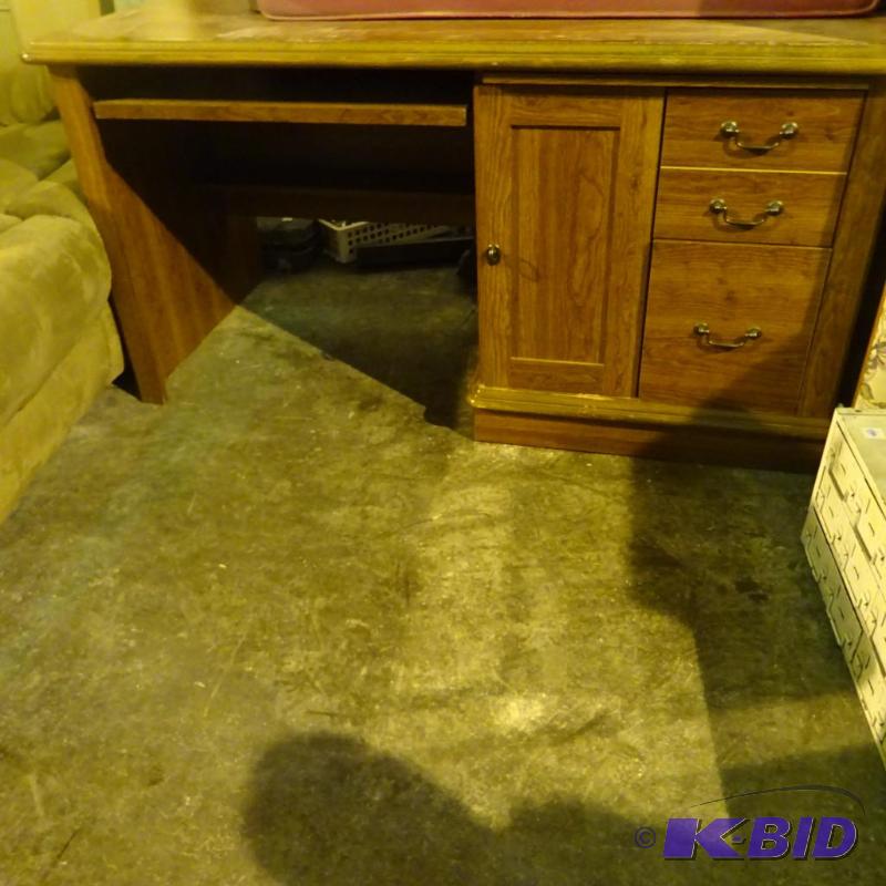 Wood computer desk. Pull out keyboard. 2 draw...