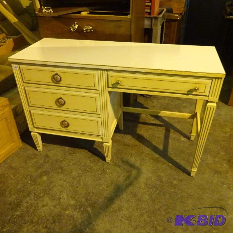 4 drawer desk. 18 x 48 x 30. Vintage. Lockabl...