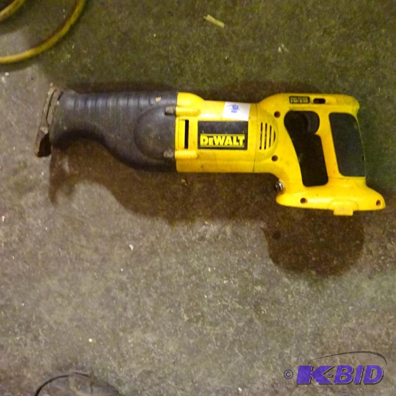 Dewalt reciprocating saw. 18 volt. No battery...