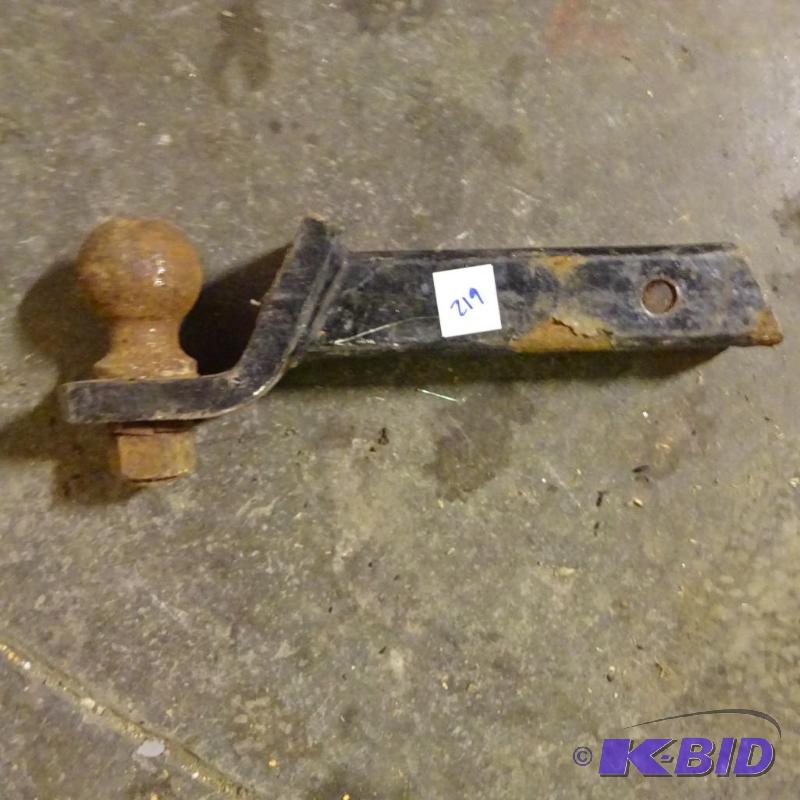 Receiver hitch with 2 516 ball...