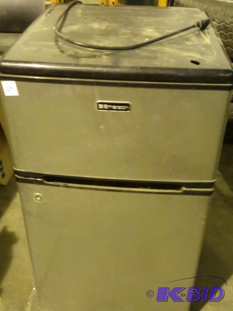 Emerson household refrigerator. Model CR500. ...