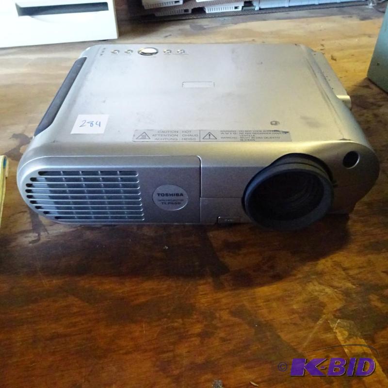 Toshiba TLP650 projector. No power cord...
