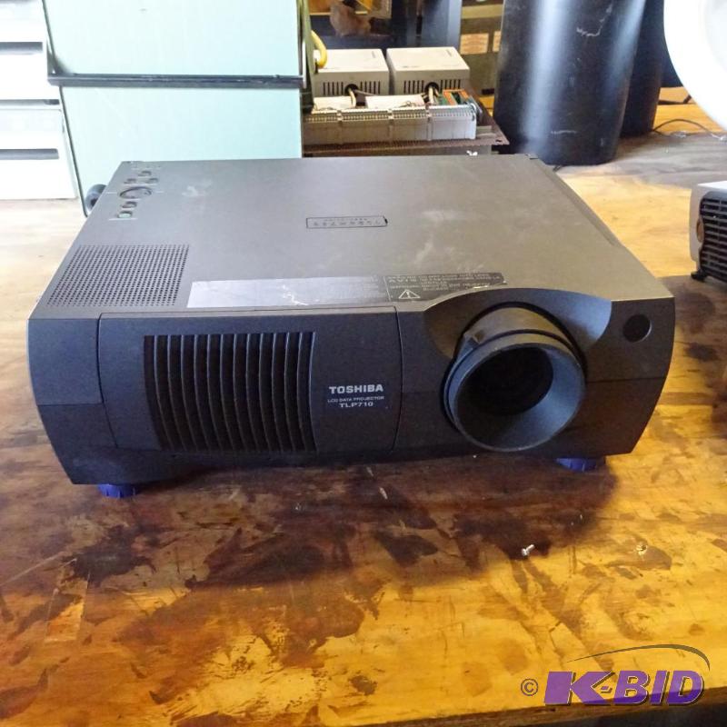 Toshiba TLP710 projector. No power supply...