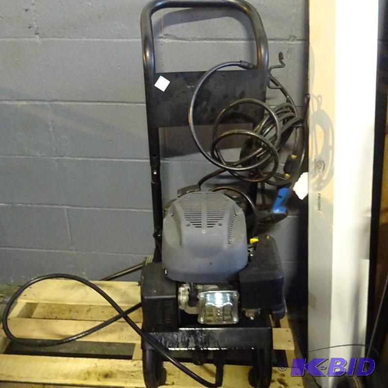 Gas pressure washer. Comes with gun. No infor...