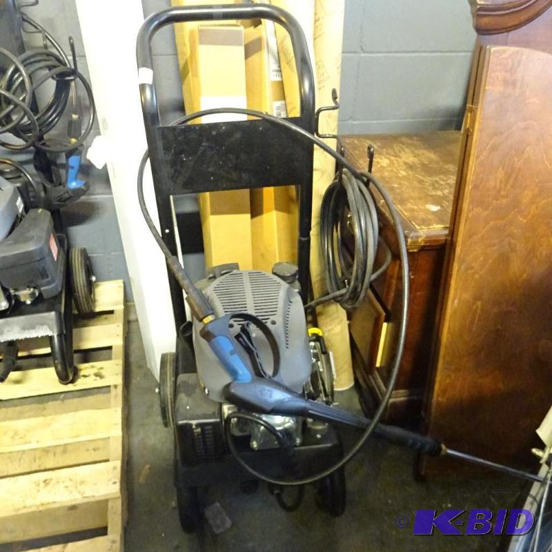 Gas pressure washer. Comes with gun. No infor...