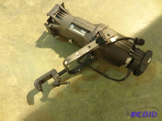 19 degree ETC source ffour 750 stage light...