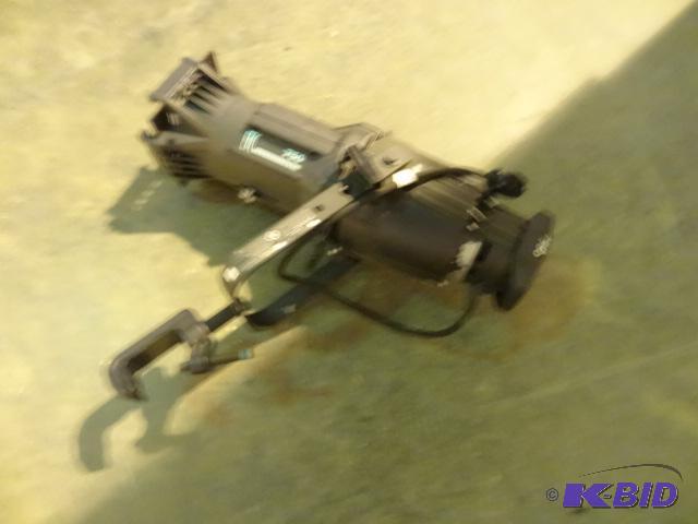 19 degree ETC source ffour 750 stage light...