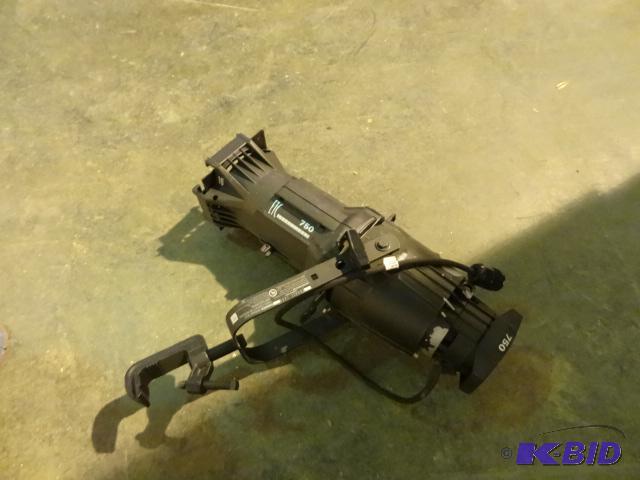 19 degree ETC source ffour 750 stage light...