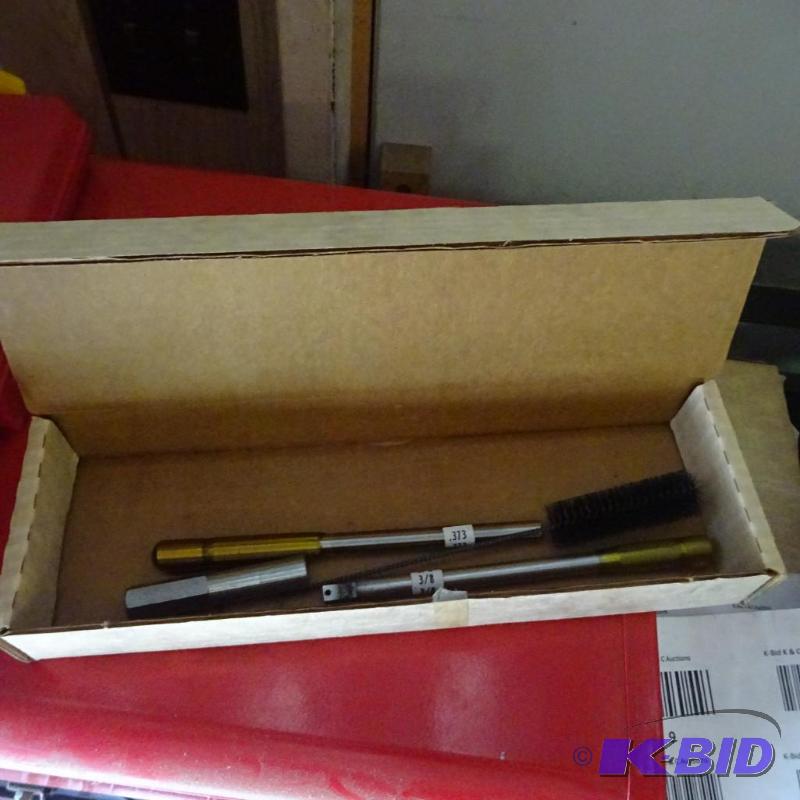 lot 11 image: 38 Valve guide knurling set. New....