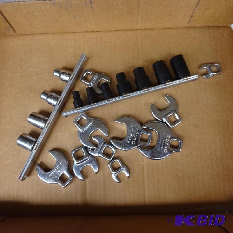 lot 113 image: Inside Tork Bits. Crofeet. 38 Craftsman Sock...