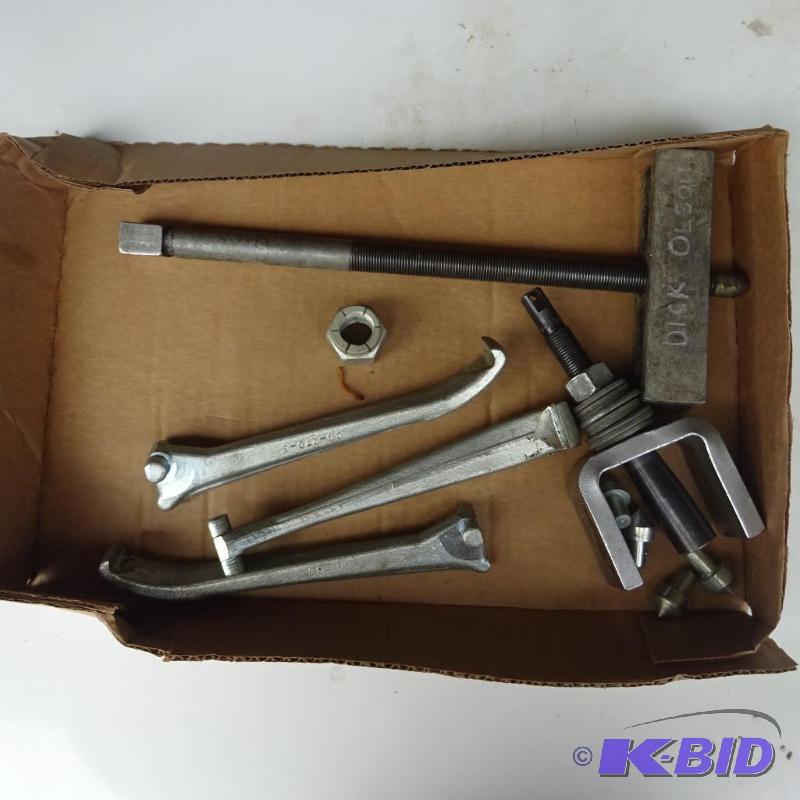 lot 122 image: GM Steering Wheel Remover, Misc. Puller and A...