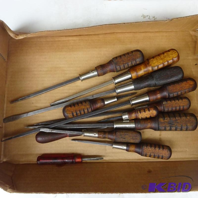 lot 150 image: Wood Handle Screw Drivers...
