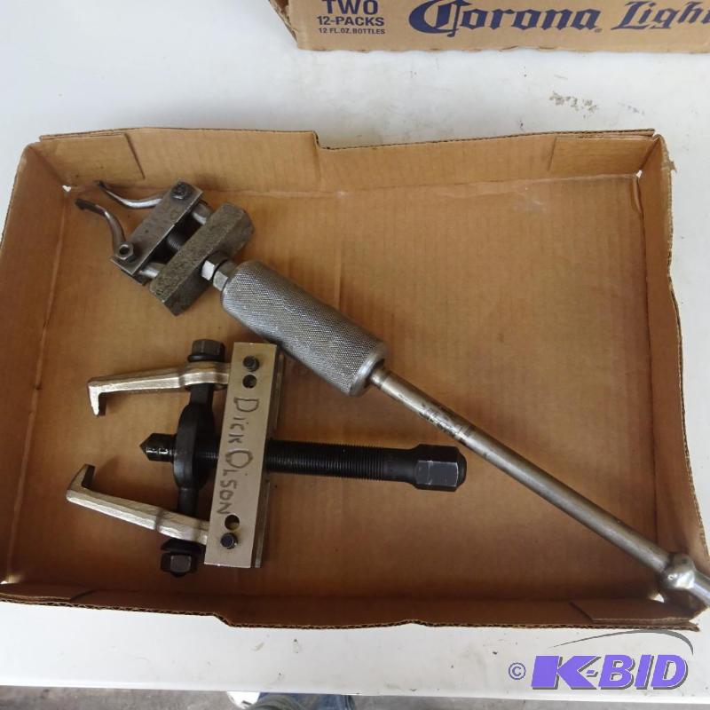 lot 172 image: Slide Hammer and 2 Arm Puller...