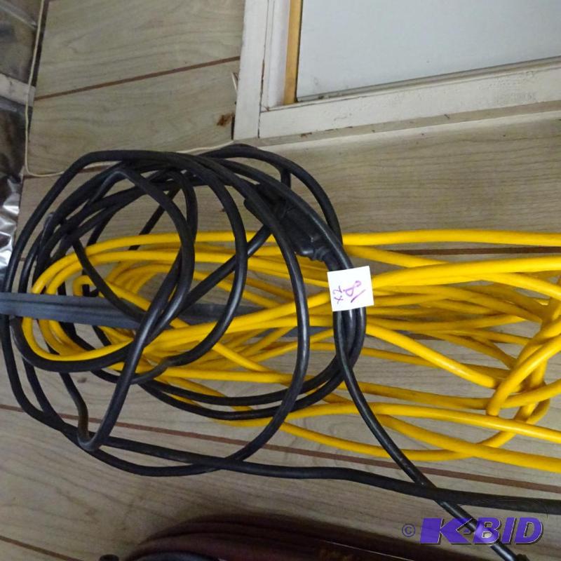 lot 18 image: 2 extension cords...