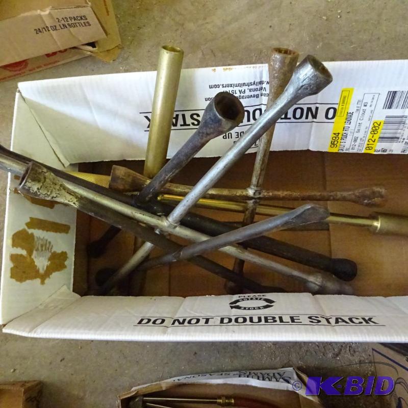 lot 187 image: 5-Lug Wrenches...