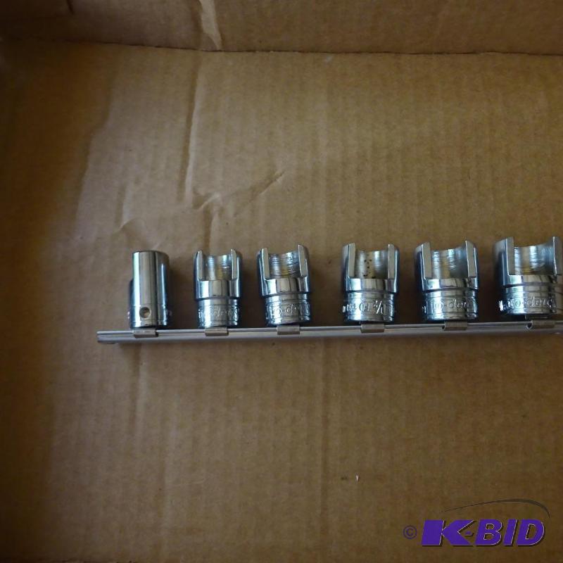 lot 200 image: Snap On Weather Head Sockets...