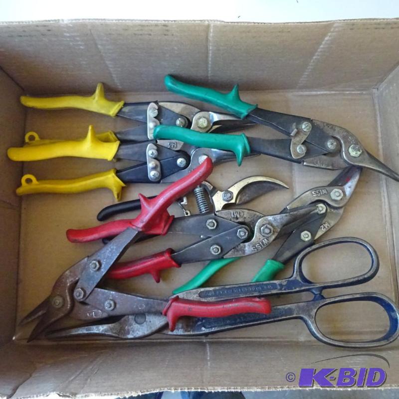 lot 234 image: Misc tin snips...
