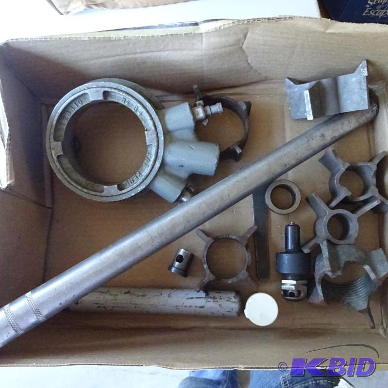 lot 256 image: ratcheting craftsman pipe threader...