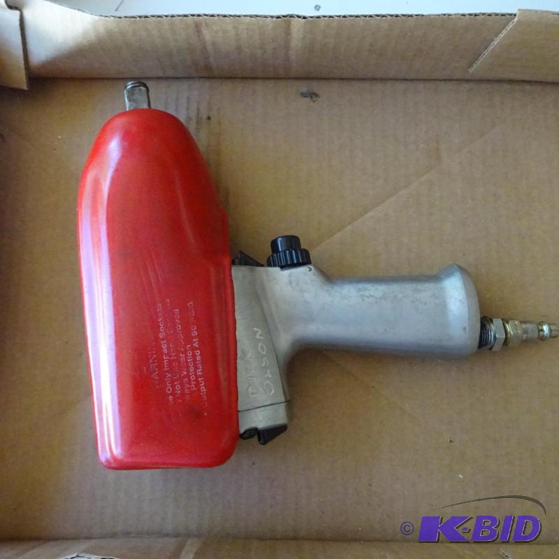 lot 266 image: Snap On 12 Drive Impact Gun-IM51...