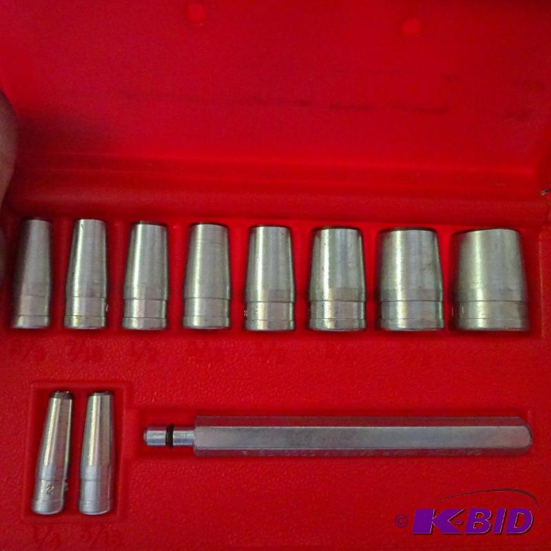 lot 27 image: Blue point 11 piece gasket punch set...
