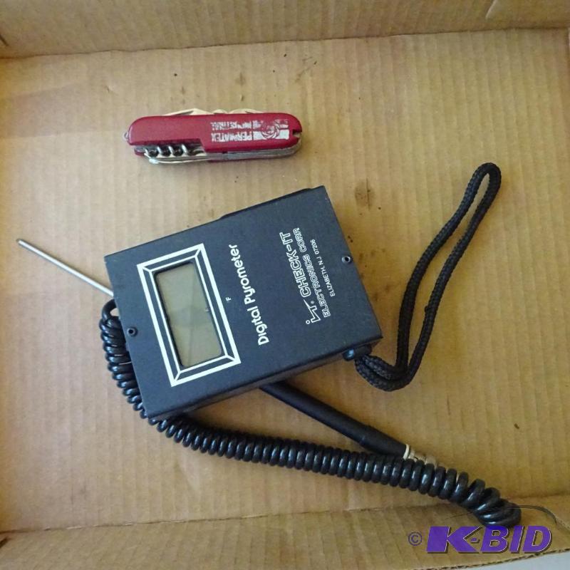 lot 273 image: Digital Pyrometer...