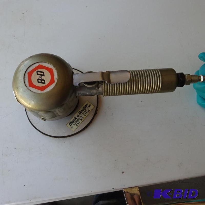 lot 308 image: Black & Decker DA Sander...