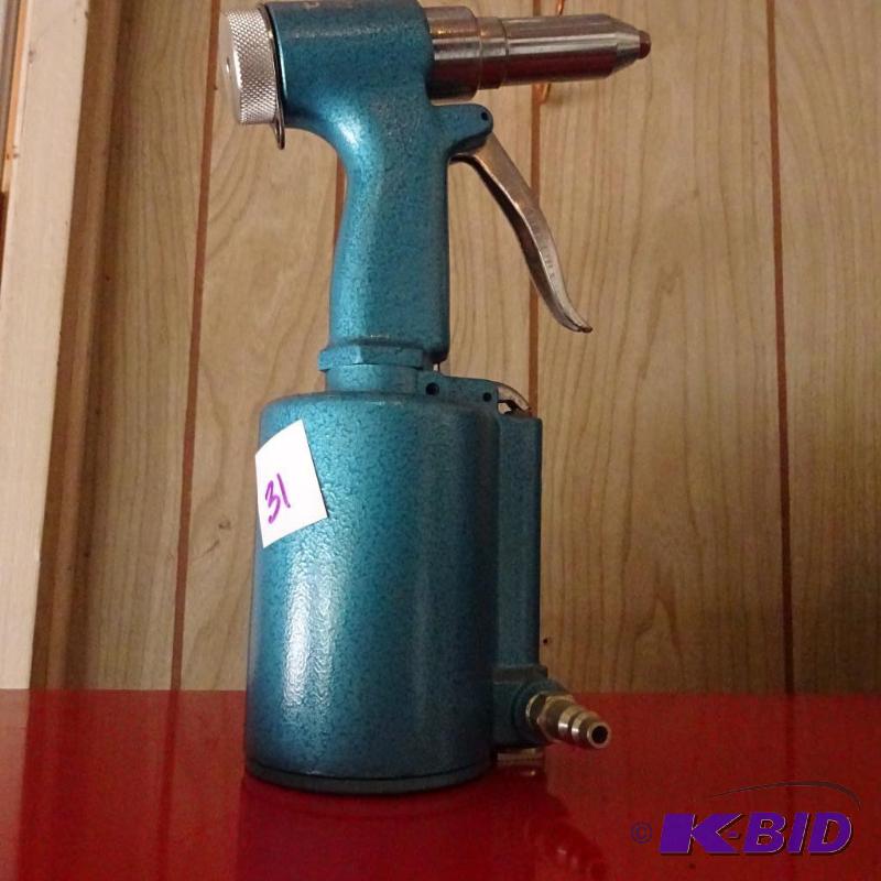 lot 31 image: Air powered Rivet Gun...
