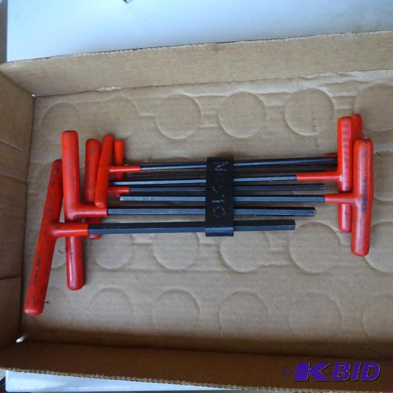 lot 320 image: T-Bar Allen Set...